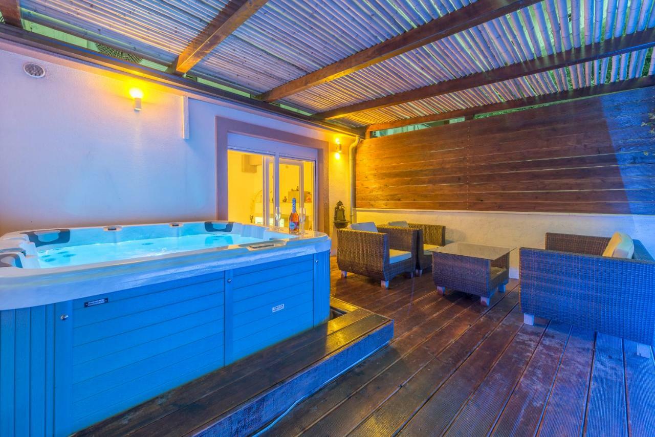 Alena Luxury Apartment With Jacuzzi Split Exteriör bild